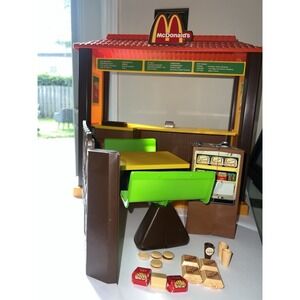 VINTAGE 1982 BARBIE LOVES MCDONALDS PLAY SET